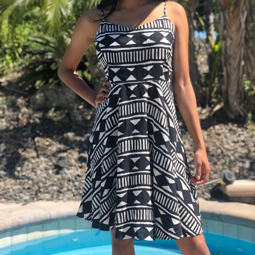 NWT! Beautiful geometric design dress